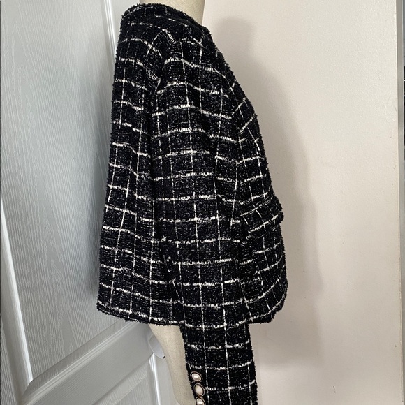 Elegant Black Tweed blazer with pearls Accents - Picture 5 of 13